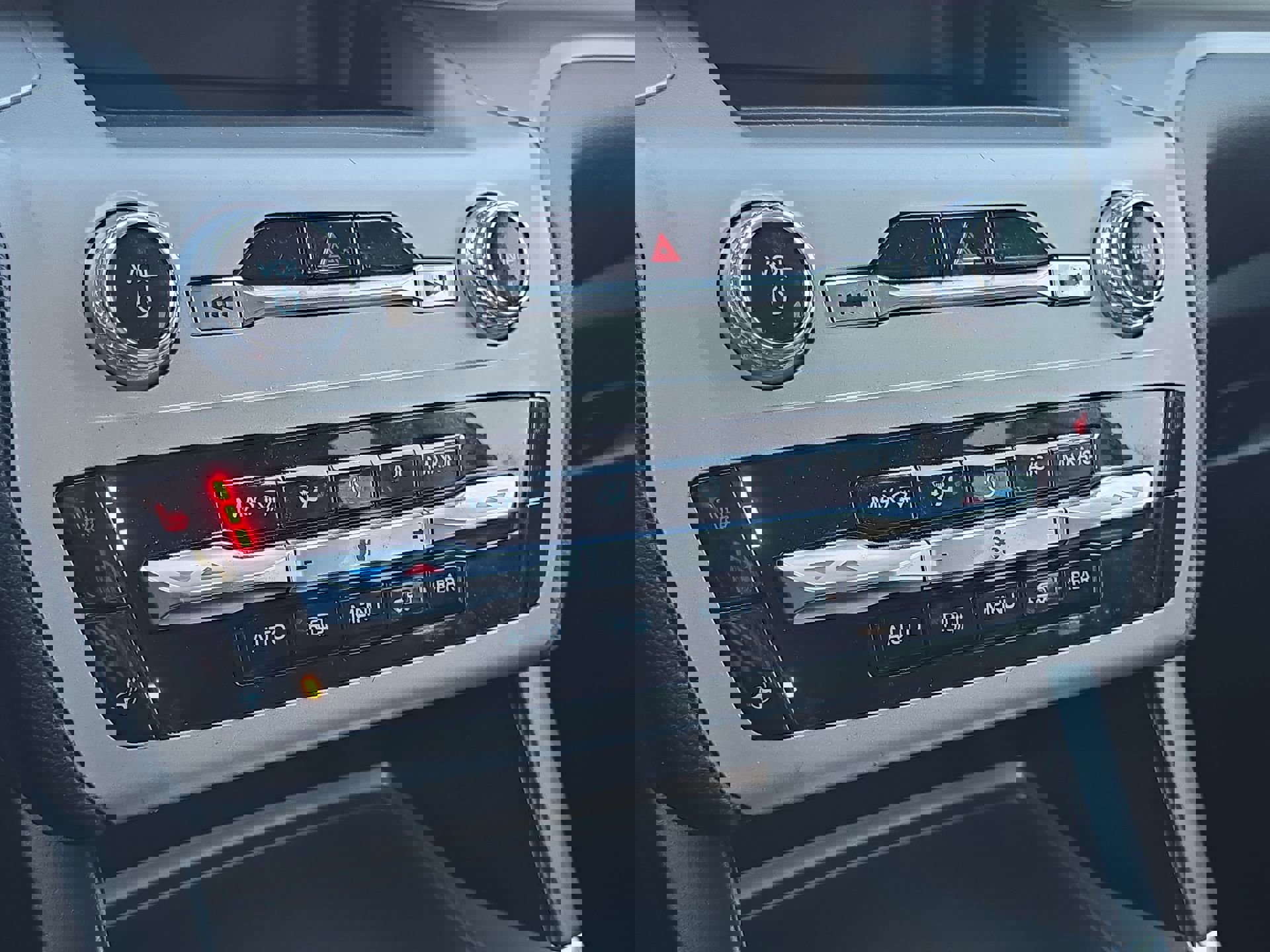 Used 2023 Ford Explorer XLT w/ Equipment Group 202A image 20