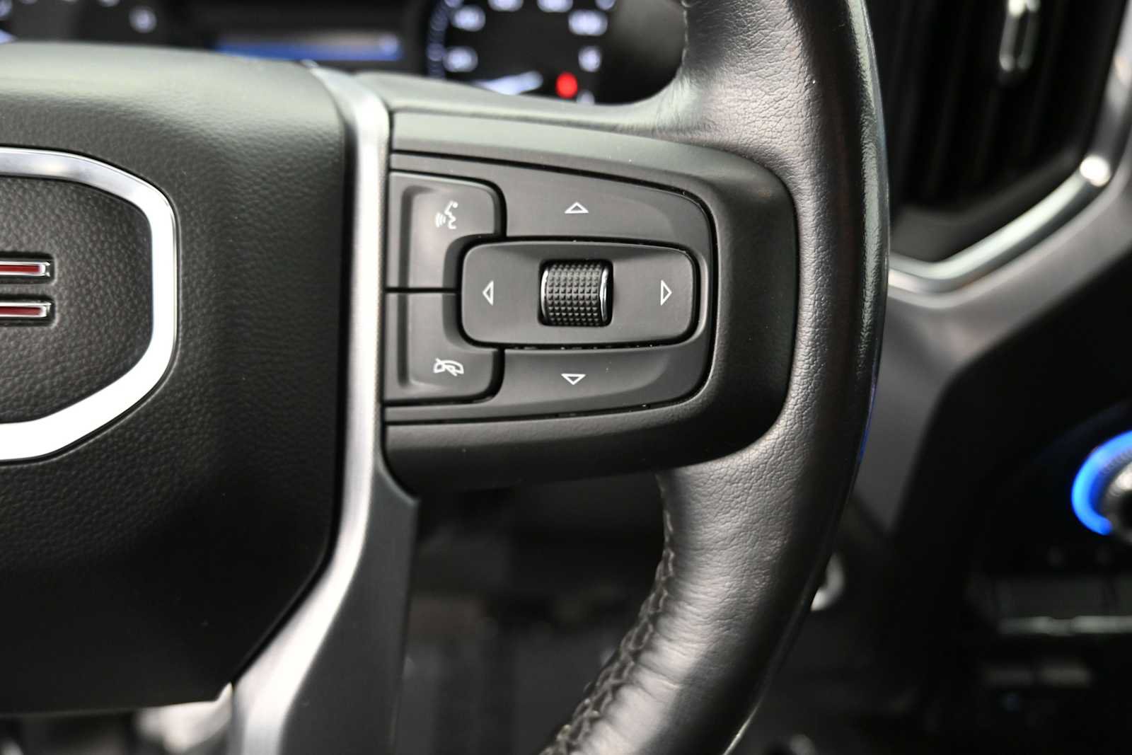 Used 2021 GMC Sierra 1500 SLT w/ SLT Convenience Package AWD/4WD image 9