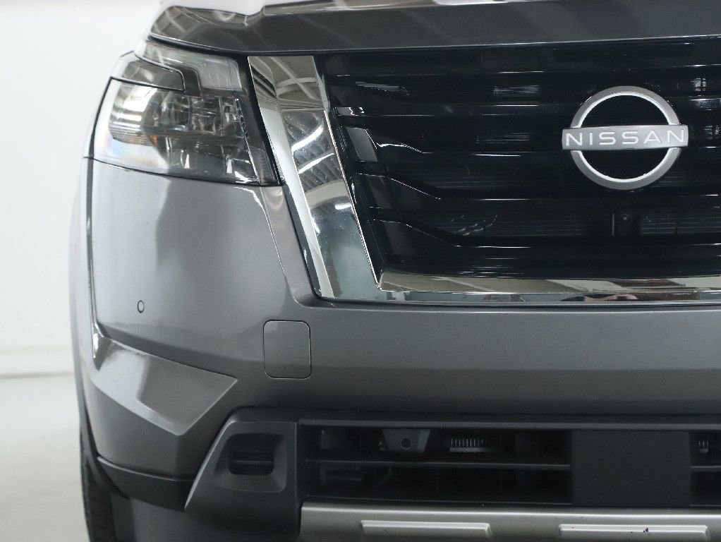 Used 2025 Nissan Pathfinder SL AWD/4WD image 6