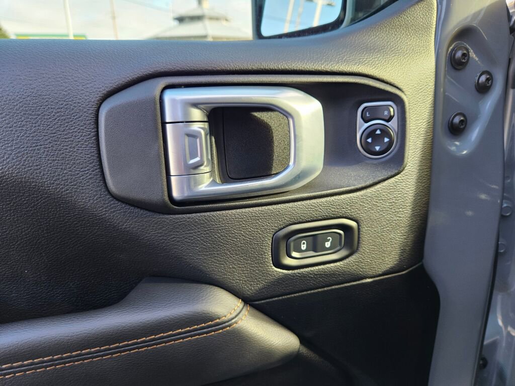 Used 2022 Jeep Wrangler Unlimited Sahara image 22