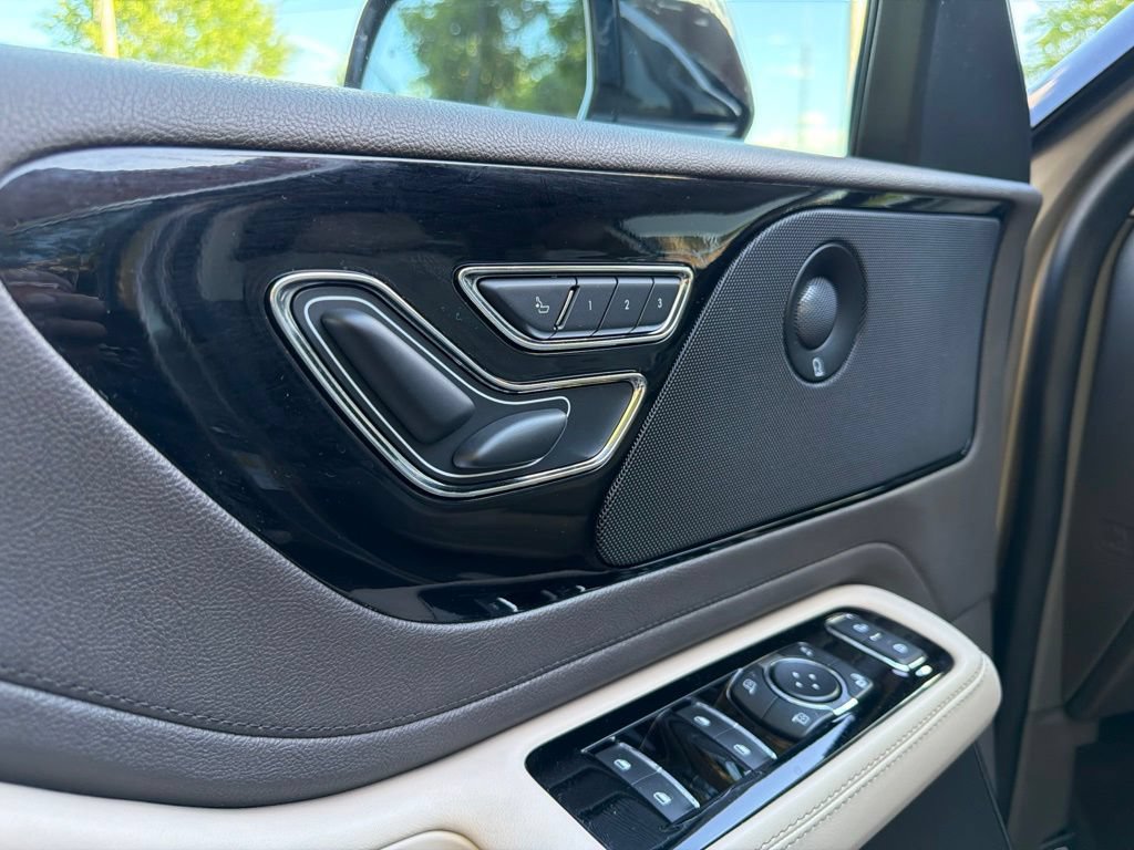 Used 2021 Lincoln Aviator Reserve w/ Equipment Group 201A AWD/4WD image 13
