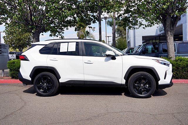 Used 2025 Toyota RAV4 XLE w/ Convenience Package FWD image 7