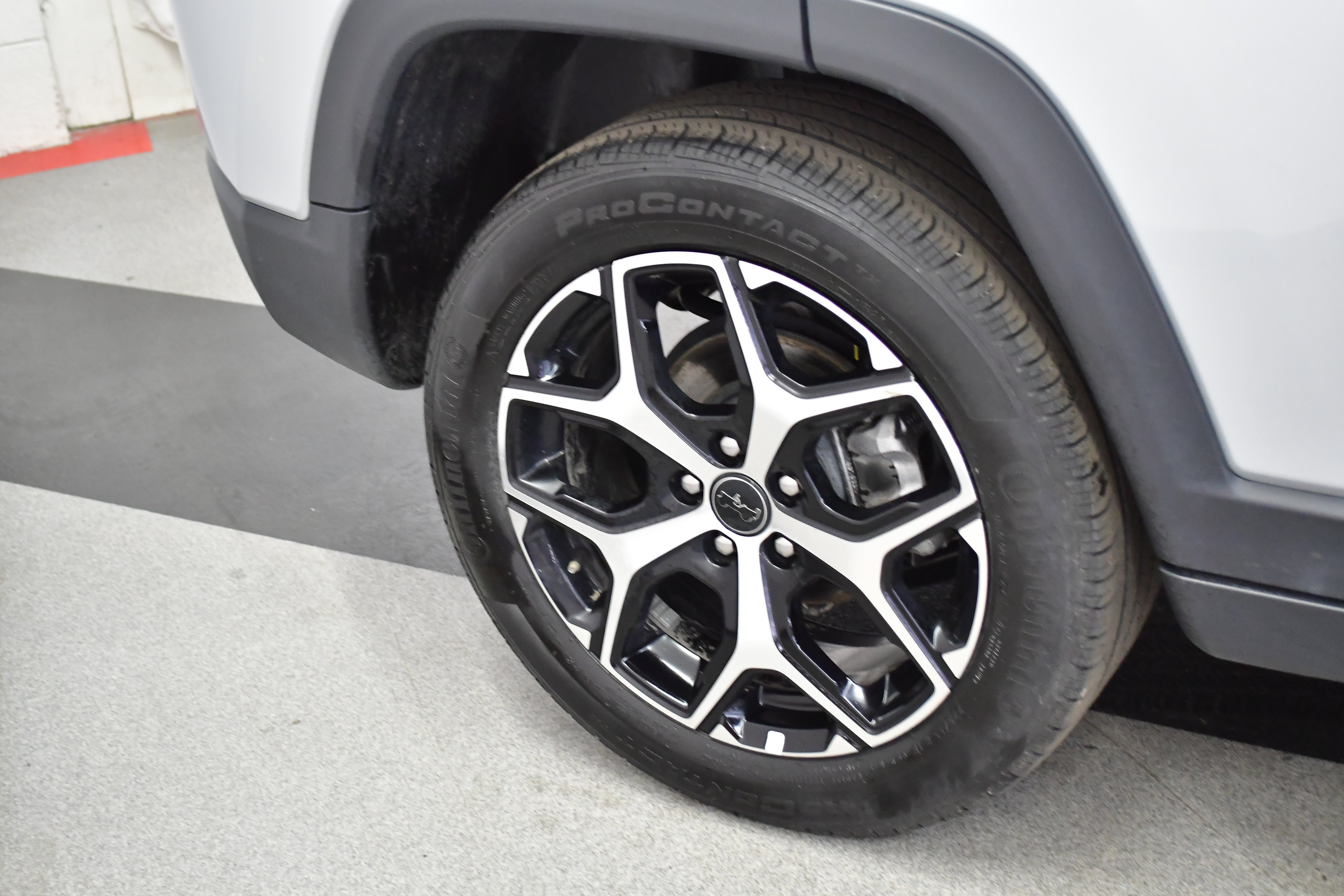Used 2025 Jeep Compass Limited AWD/4WD image 36