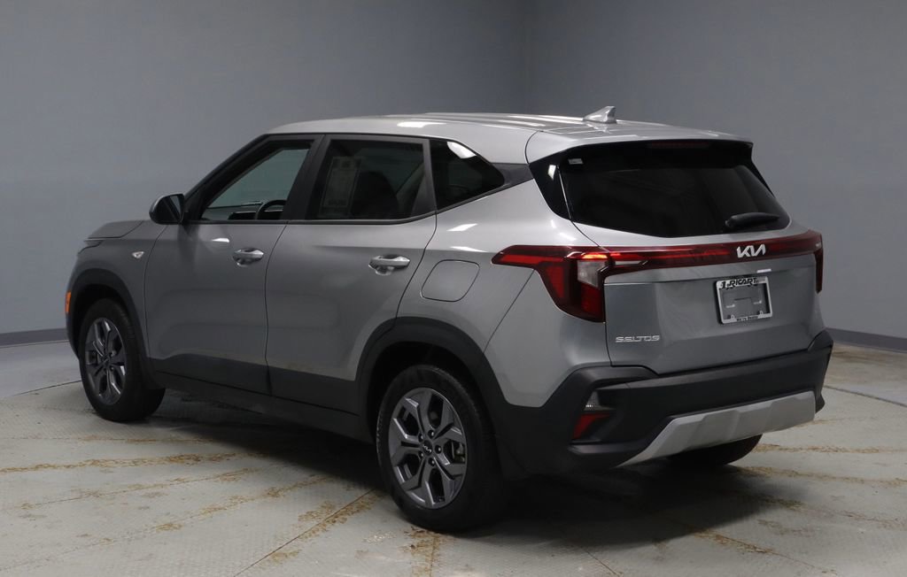 Used 2024 Kia Seltos LX image 9