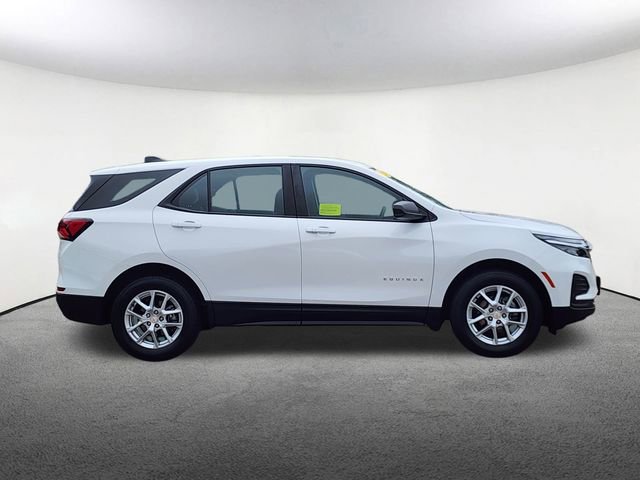 Used 2023 Chevrolet Equinox LS image 2