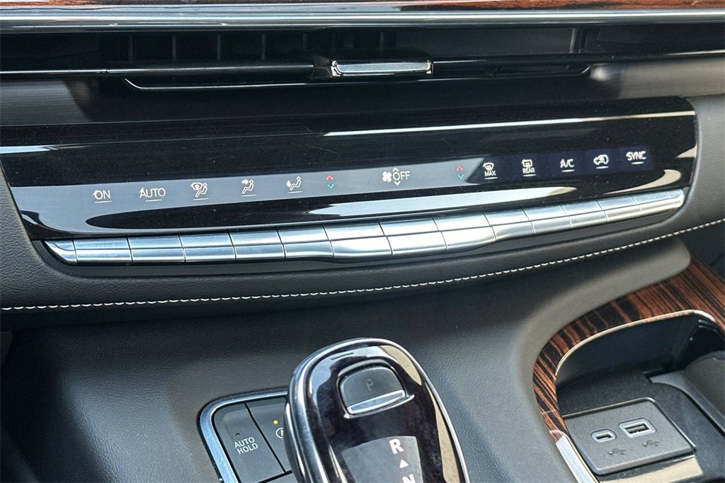 Used 2022 Cadillac Escalade Premium Luxury image 25