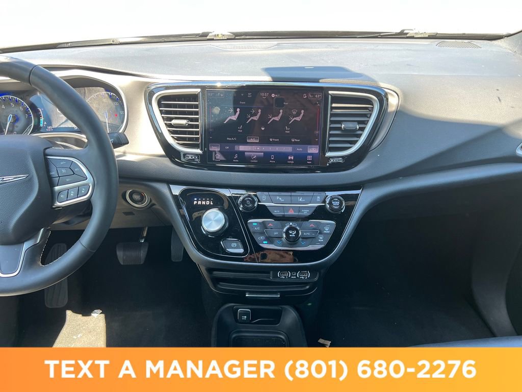 Used 2025 Chrysler Pacifica Select FWD image 21