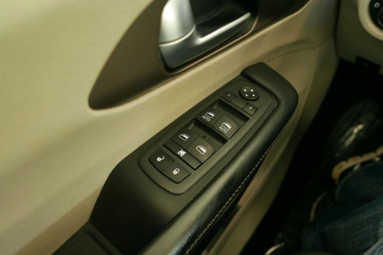 Used 2022 Chrysler Voyager LX FWD image 16