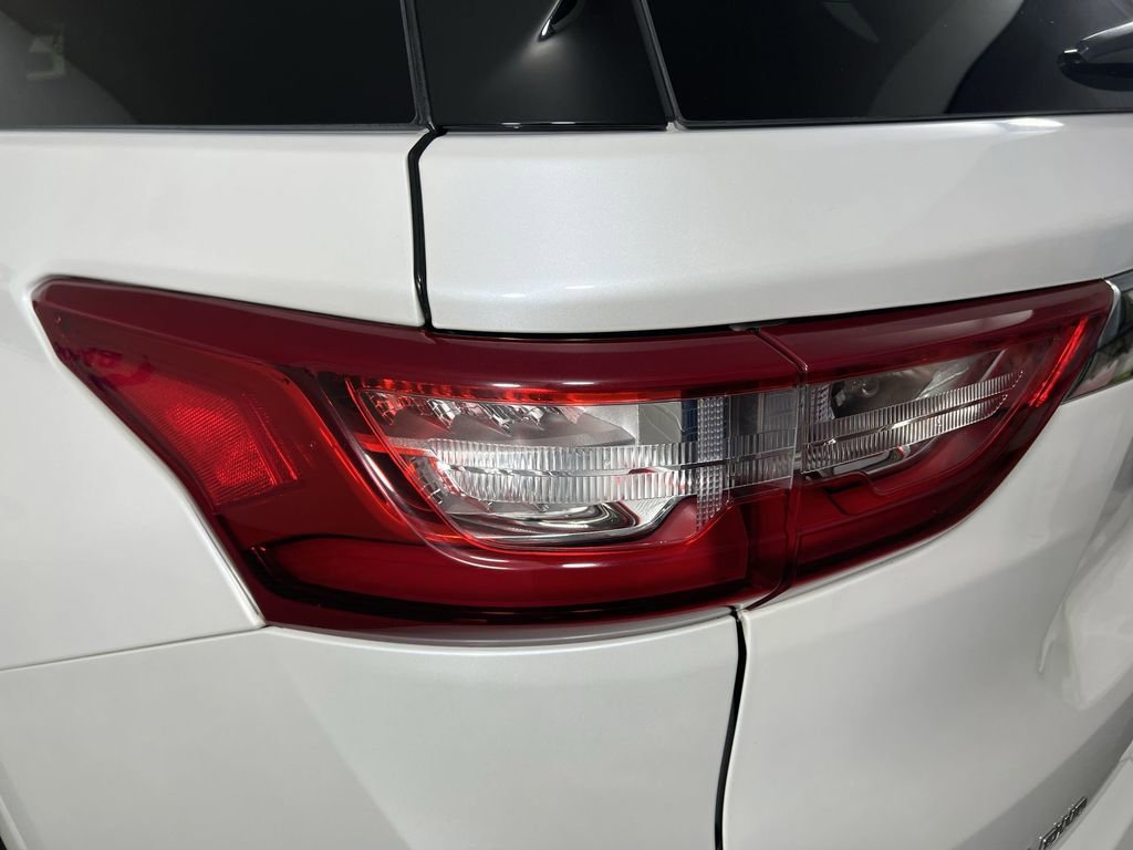 Used 2021 Chevrolet Traverse Premier image 38