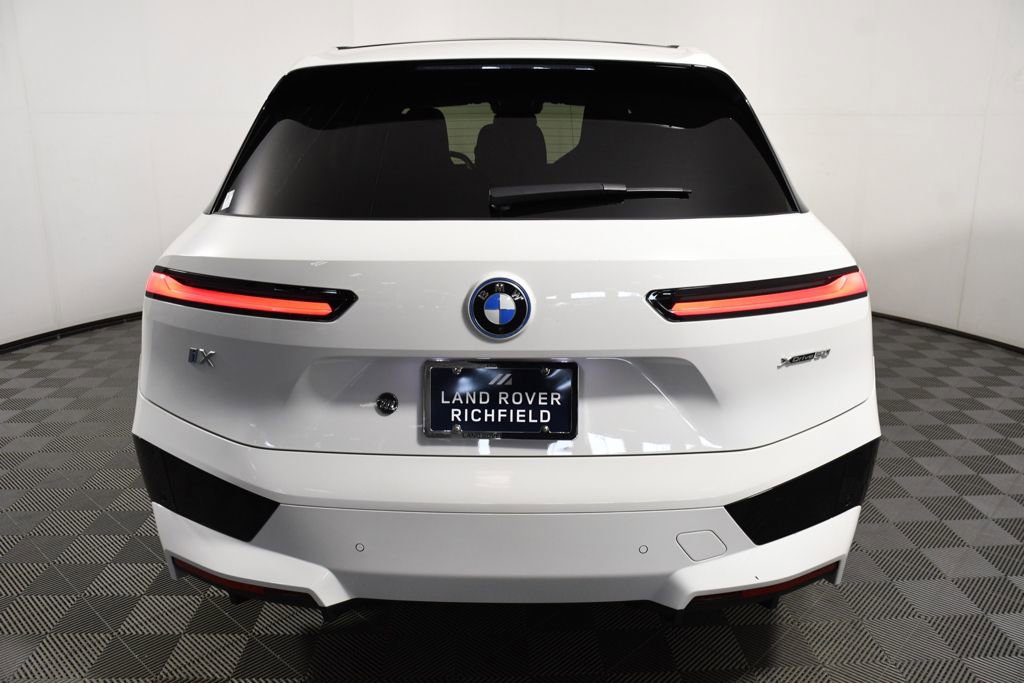 Used 2023 BMW iX xDrive50 w/ Sport Package AWD/4WD image 5