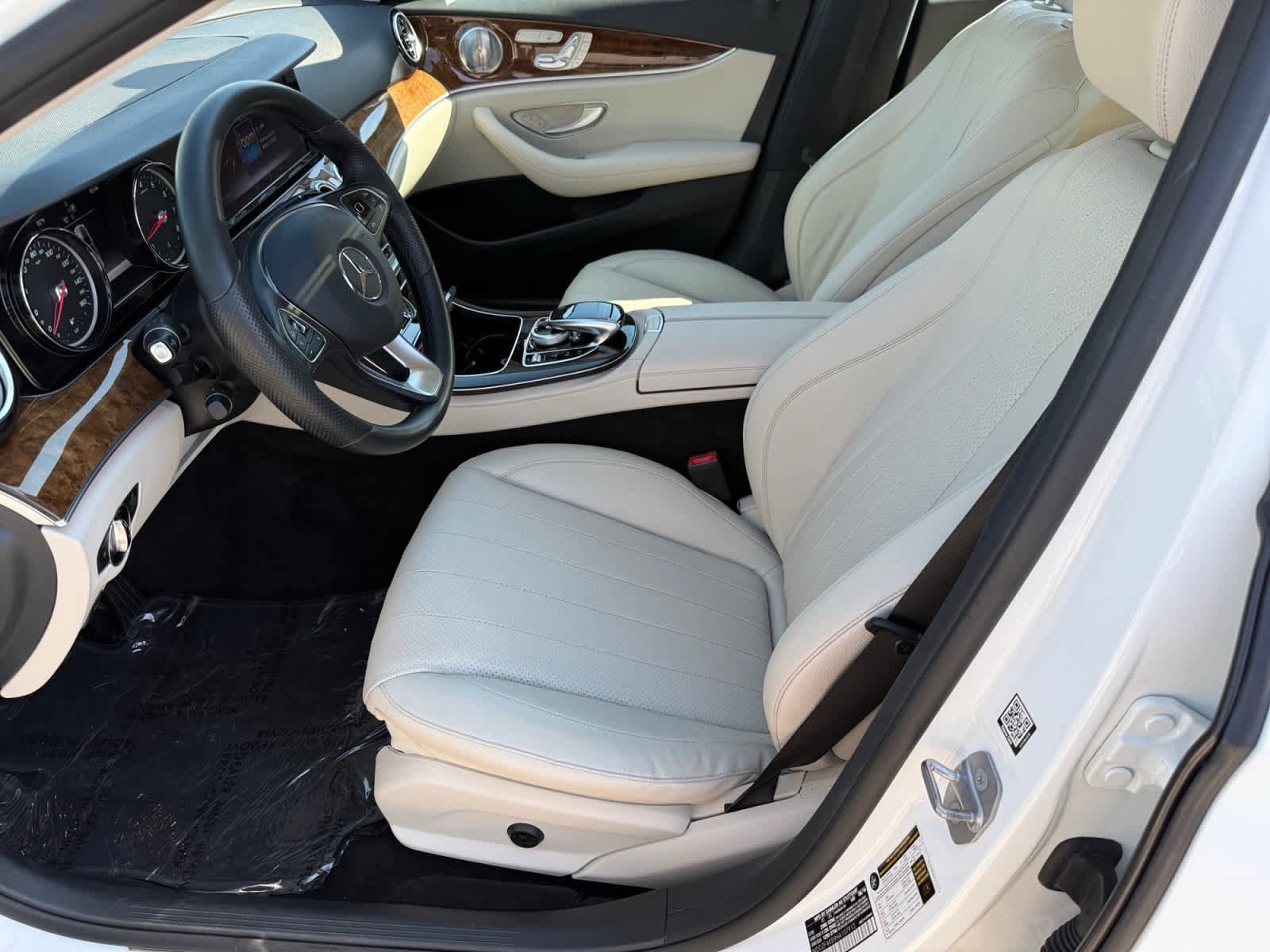 Certified 2017 Mercedes-Benz E 300 4MATIC image 10
