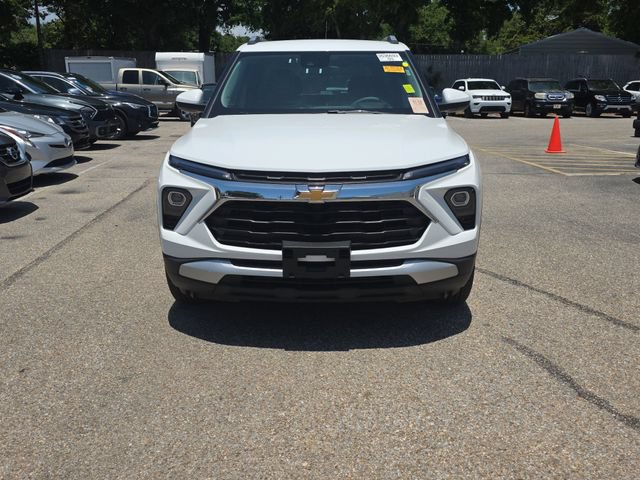 Used 2025 Chevrolet TrailBlazer LT AWD/4WD image 2