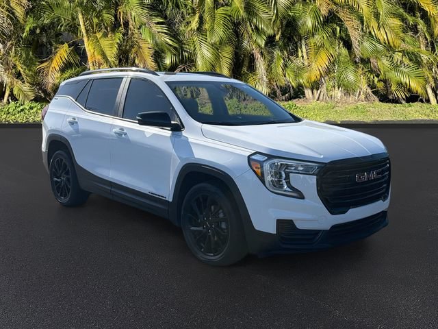 Used 2023 GMC Terrain SLE w/ Driver Convenience Package FWD image 2