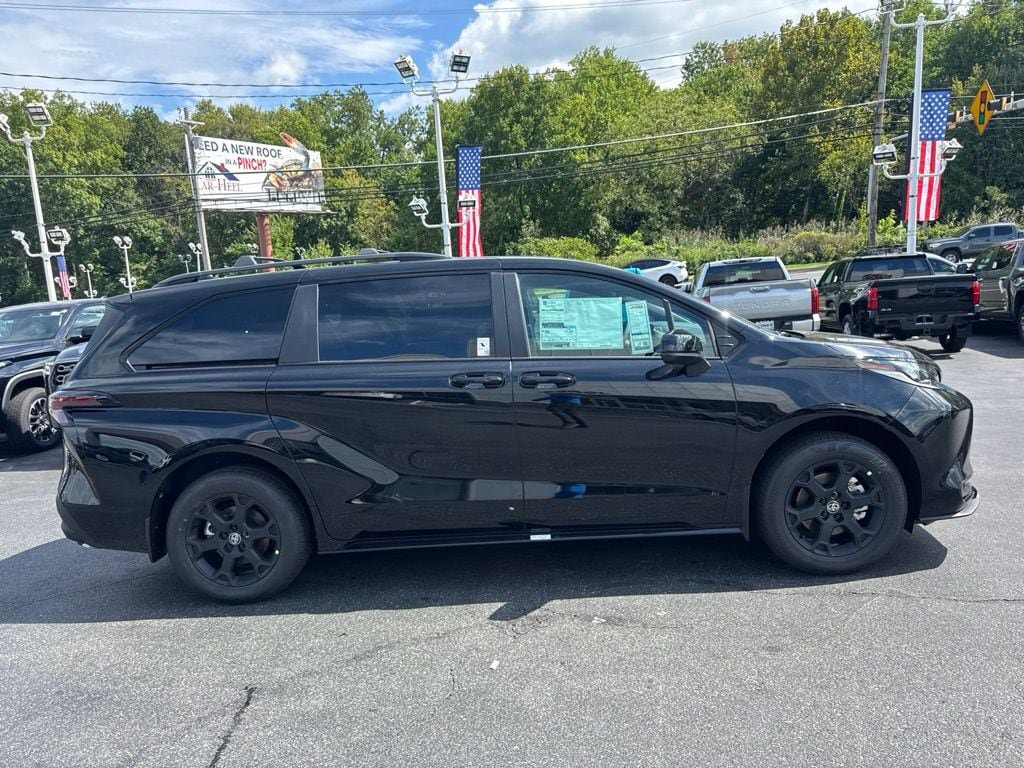 New 2026 Toyota Sienna XLE Woodland Edition AWD/4WD image 4