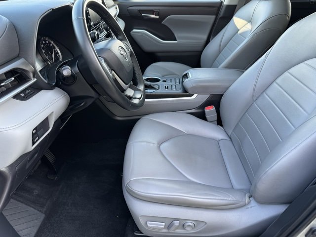 Certified 2022 Toyota Highlander XLE image 5