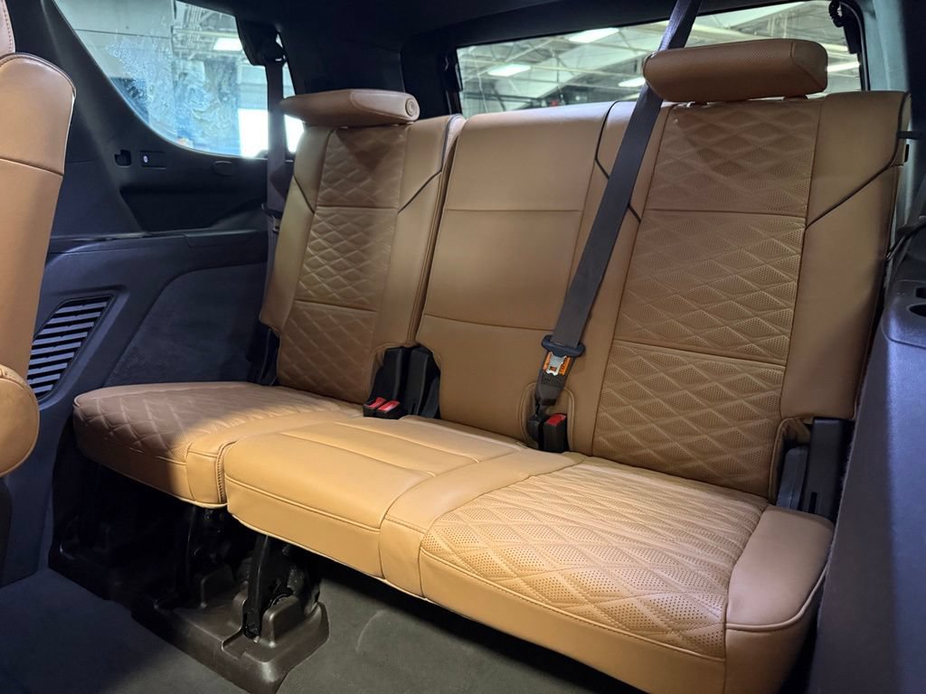Used 2023 Cadillac Escalade Premium Luxury AWD/4WD image 25