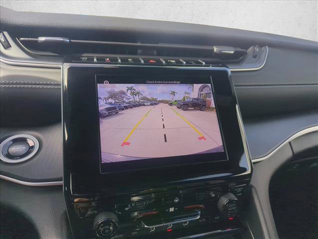 New 2025 Jeep Grand Cherokee Altitude image 10