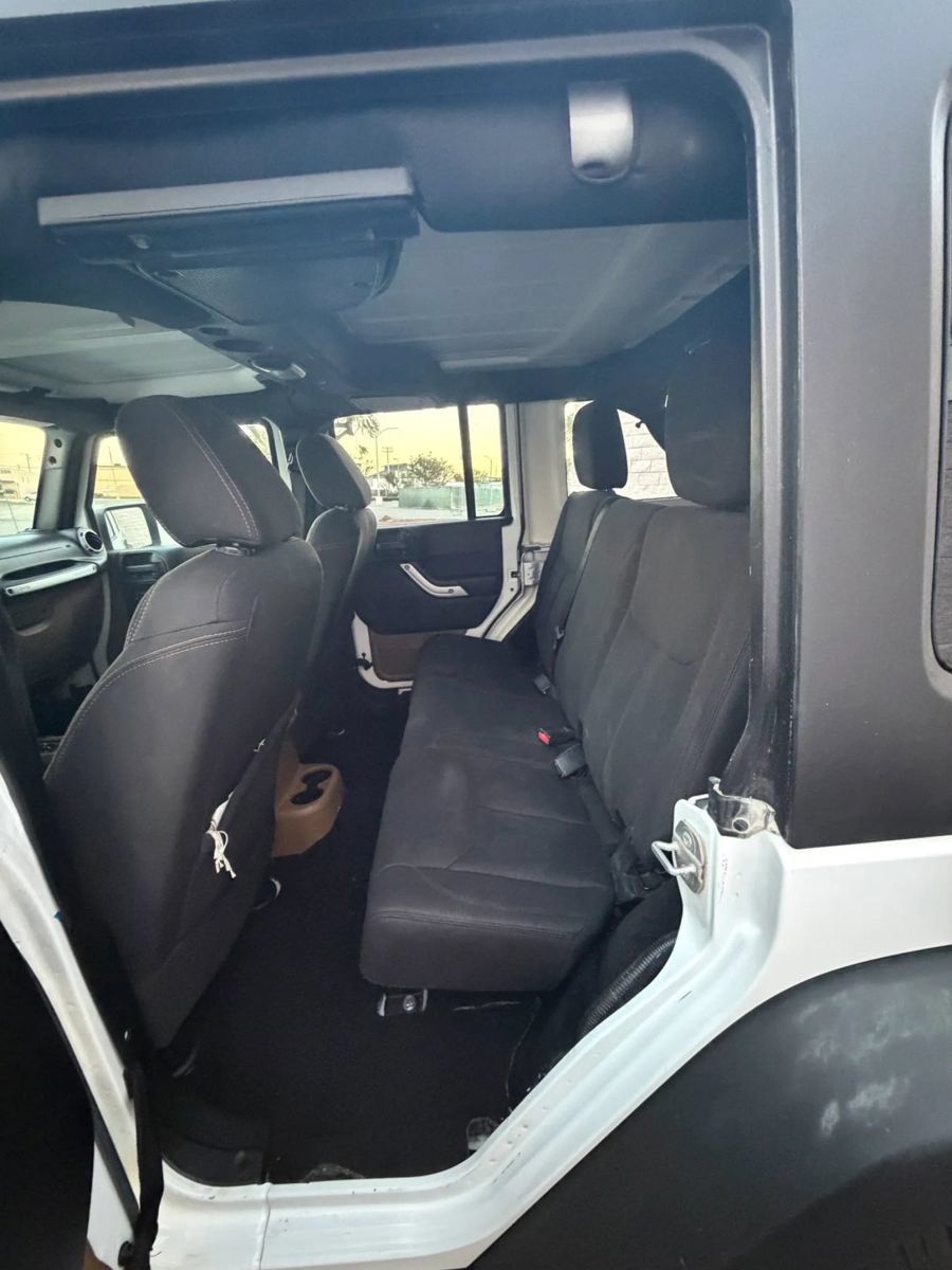 Used 2016 Jeep Wrangler Unlimited Rubicon w/ Max Tow Package AWD/4WD image 11