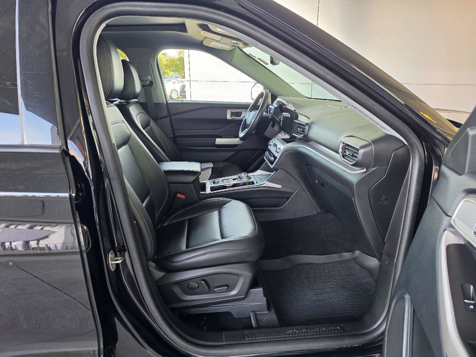 Used 2024 Ford Explorer XLT w/ Equipment Group 202A AWD/4WD image 7