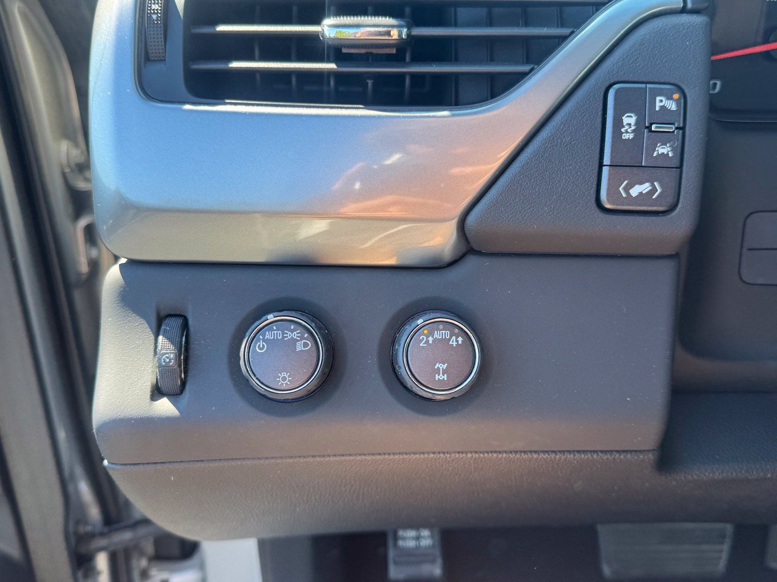 Used 2018 Chevrolet Tahoe LT AWD/4WD image 18