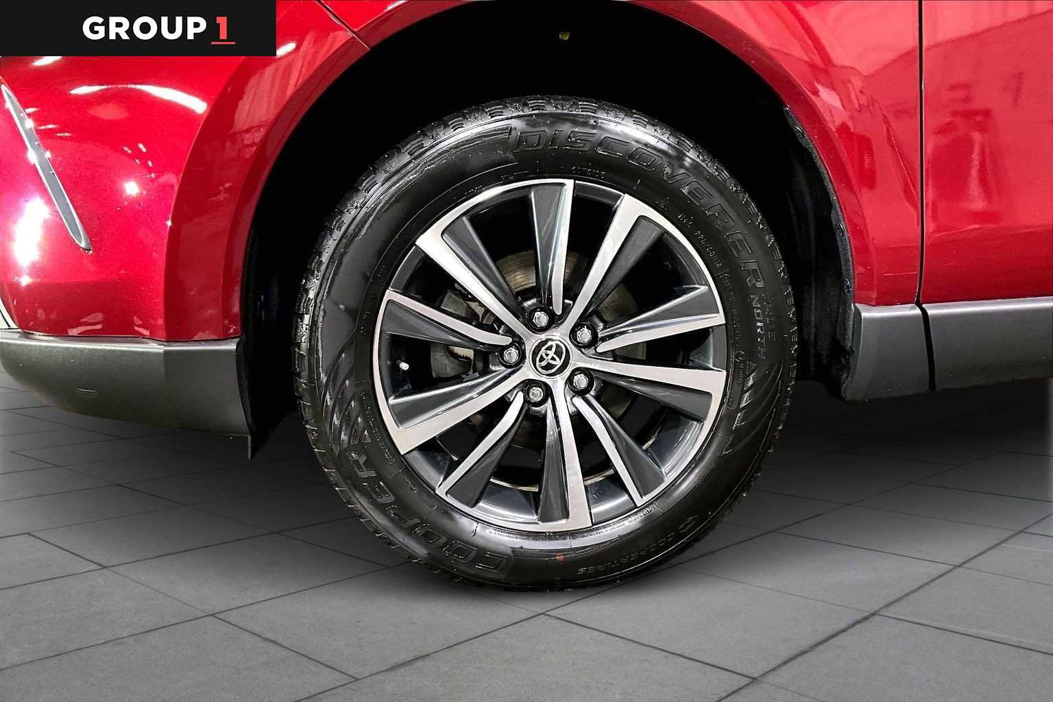 Certified 2023 Toyota Venza LE image 11