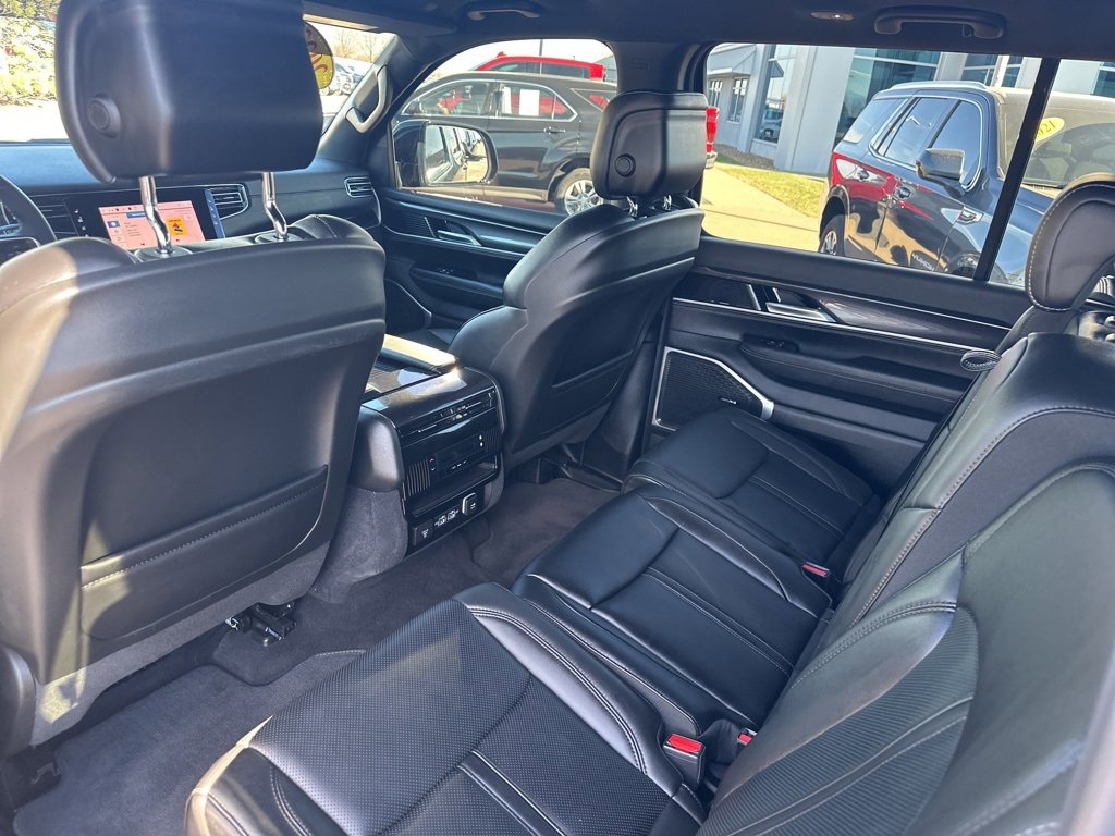 Used 2023 Jeep Wagoneer Base image 23