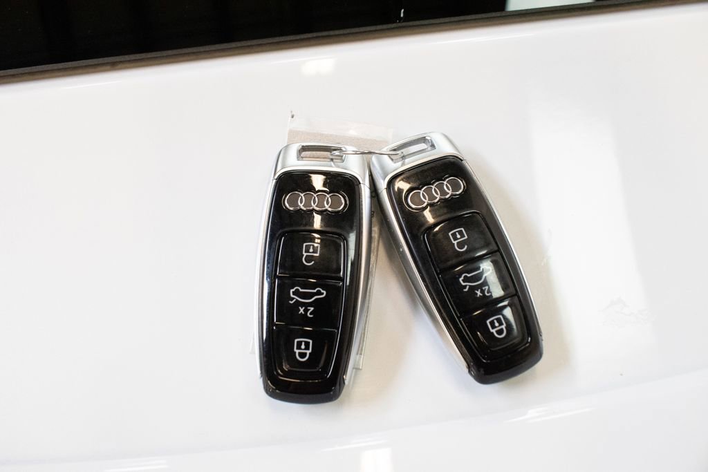 Used 2023 Audi e-tron Premium Plus w/ Premium Plus Package image 28