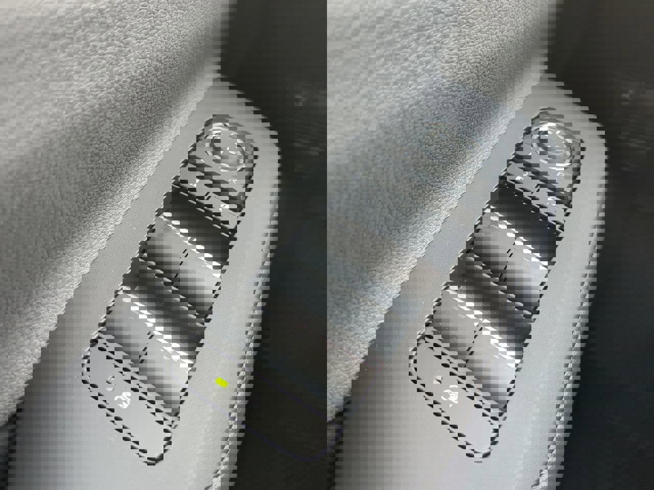 Used 2023 Toyota Prius XLE image 19