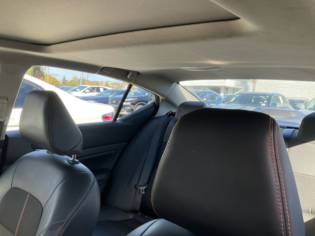 Used 2022 Nissan Altima 2.5 SR w/ Midnight Edition Package image 16