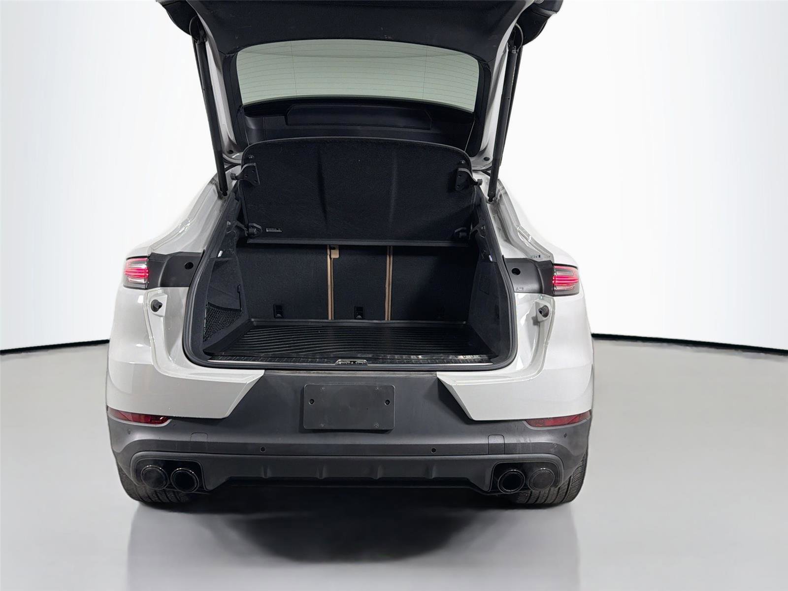 Certified 2022 Porsche Cayenne Platinum Edition AWD/4WD image 36