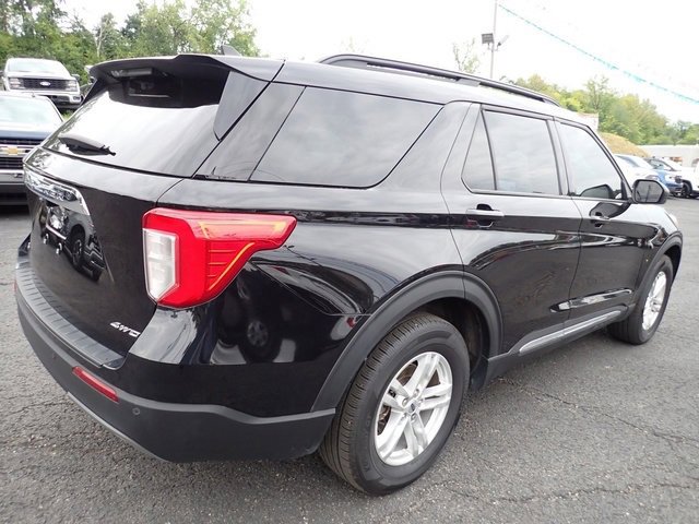 Certified 2023 Ford Explorer XLT w/ Equipment Group 202A image 9