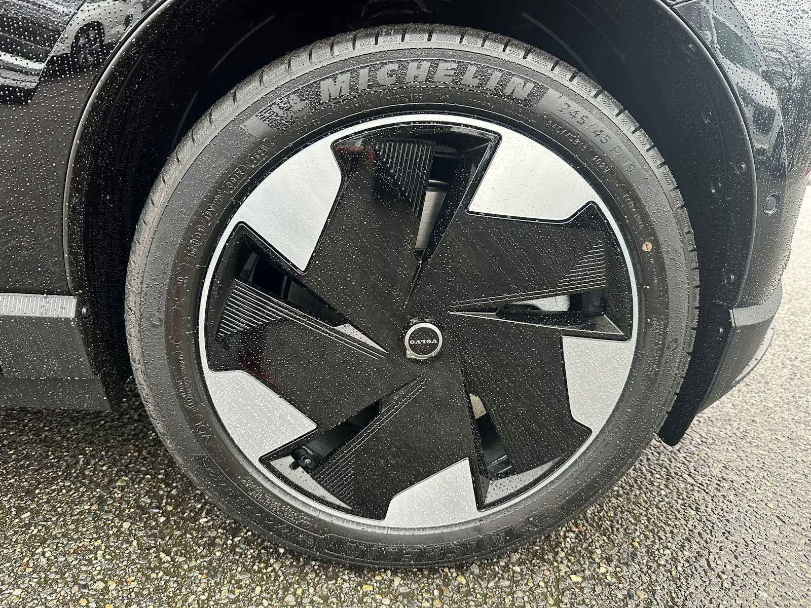 New 2026 Volvo EX30 Ultra w/ Protection Package image 9