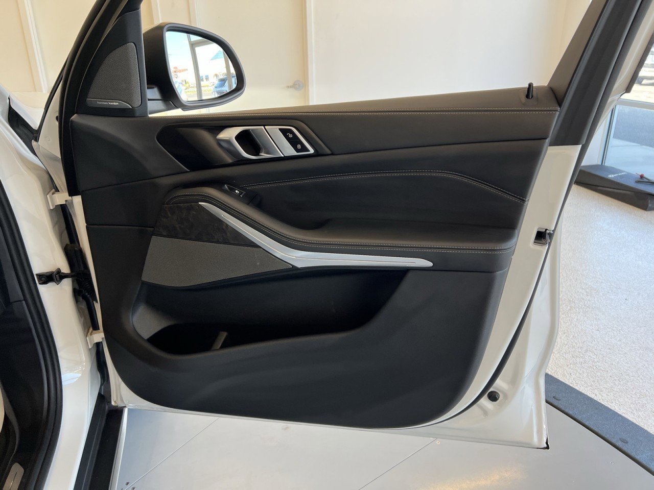 Used 2024 BMW X5 xDrive40i w/ Premium Package image 46