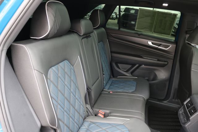 Used 2025 Volkswagen Atlas Cross Sport SEL Premium R-Line image 16
