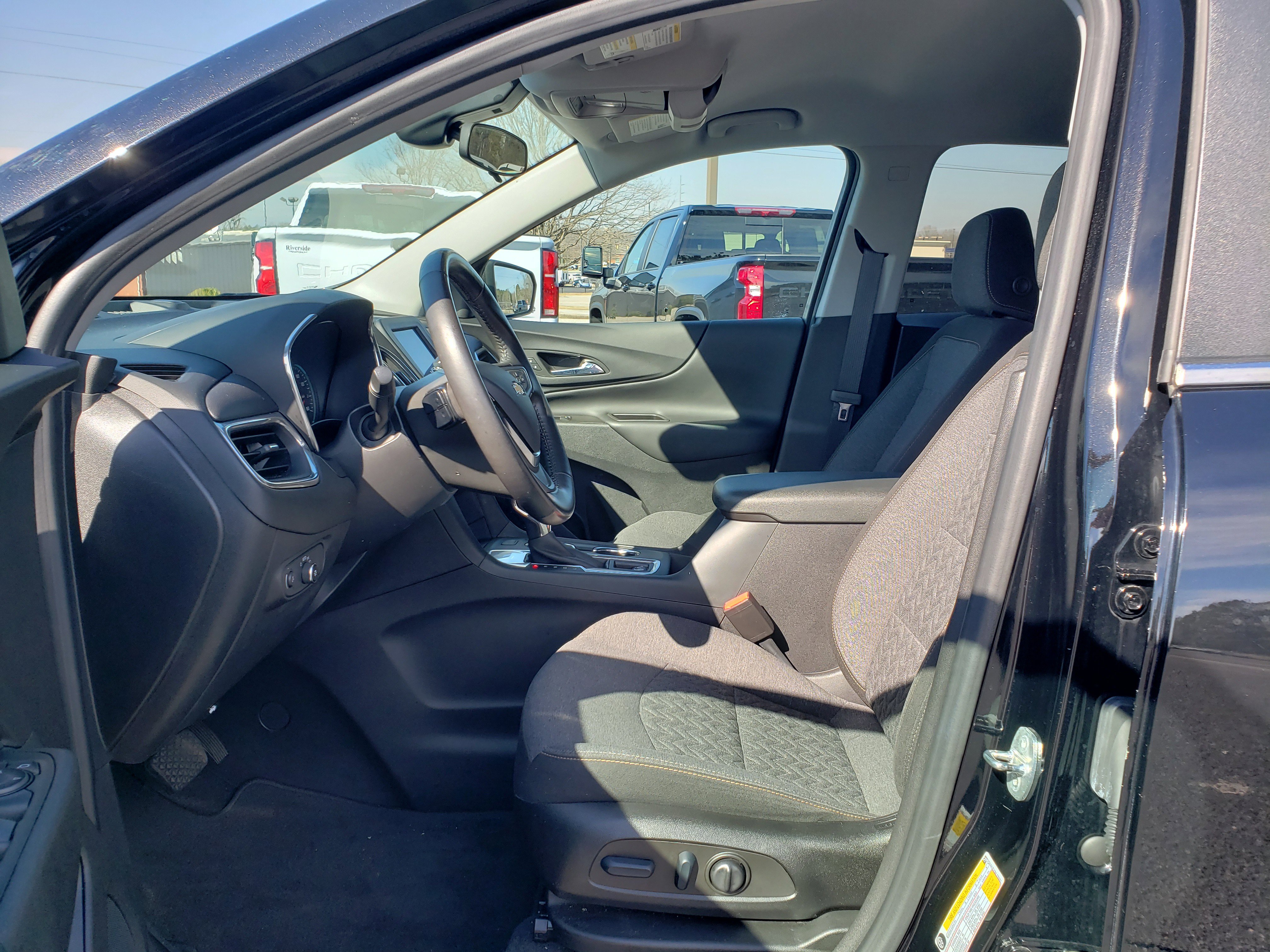 Used 2022 Chevrolet Equinox LT w/ Driver Convenience Package image 32