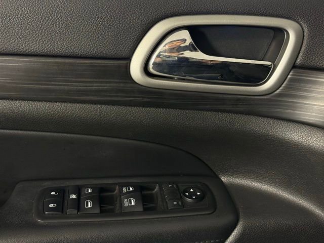 Used 2019 Jeep Grand Cherokee Laredo image 14