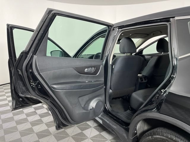 Used 2020 Nissan Rogue S FWD image 39
