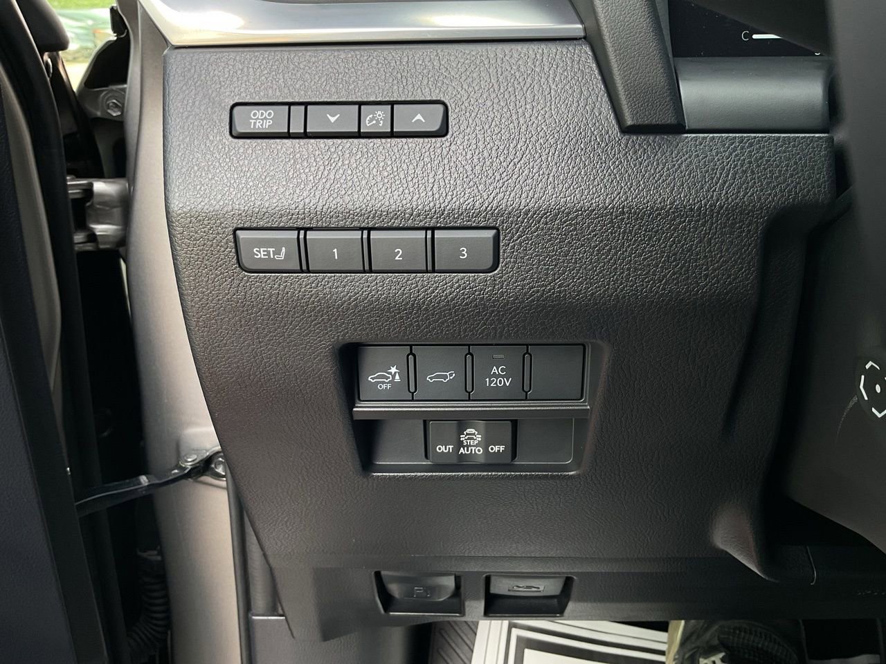 Used 2024 Lexus GX 550 w/ Accessory Package (Z1) AWD/4WD image 23