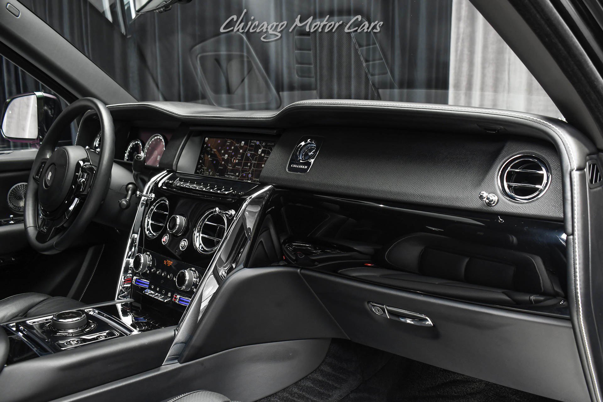 Used 2023 Rolls-Royce Cullinan w/ Cullinan Package image 25