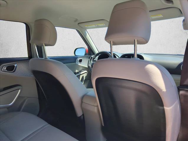Used 2020 Kia Soul LX FWD image 28