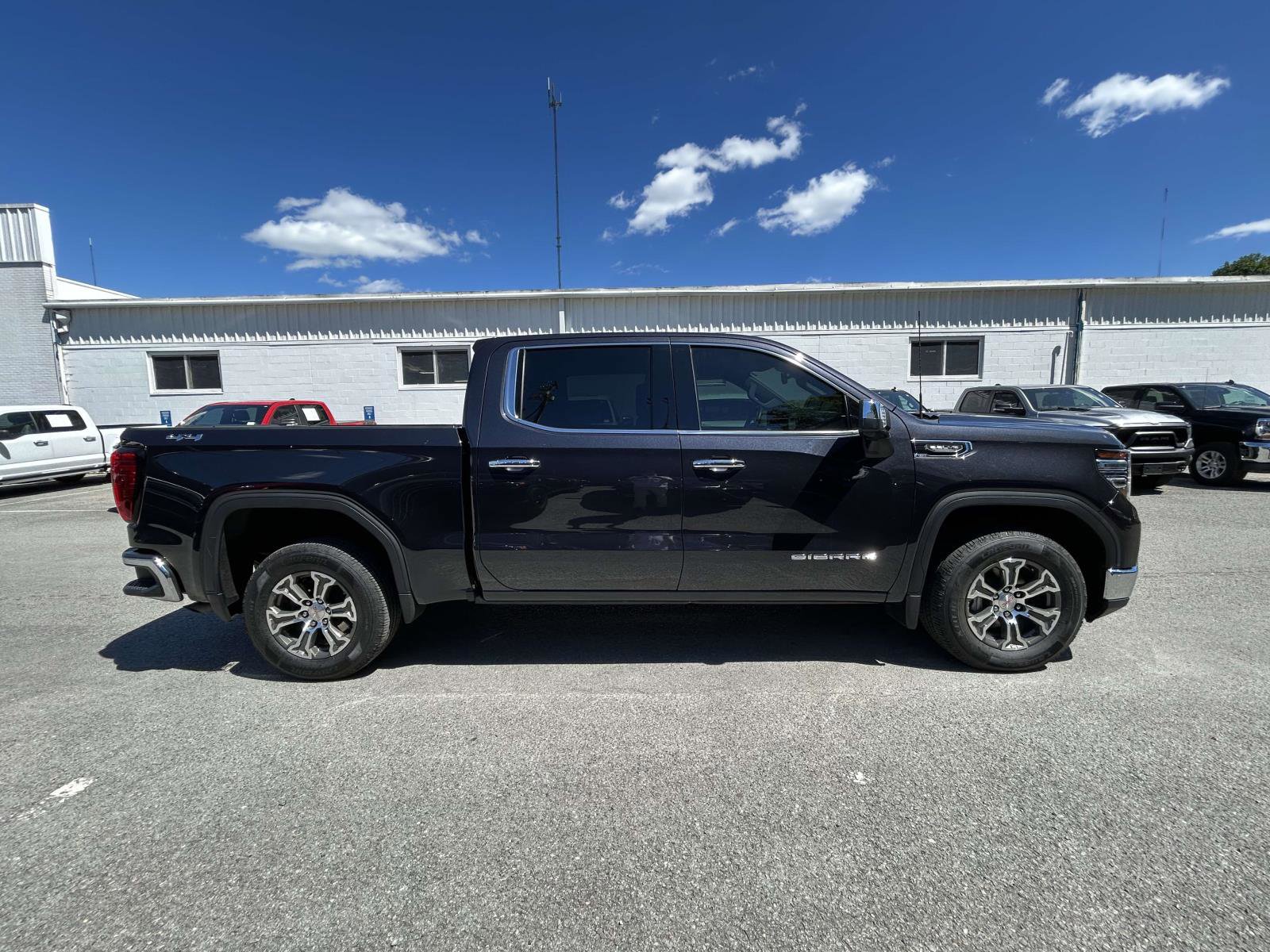 Used 2025 GMC Sierra 1500 SLT AWD/4WD image 2