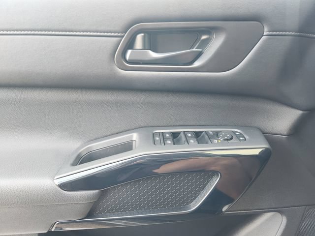 Used 2025 Nissan Pathfinder S FWD image 24