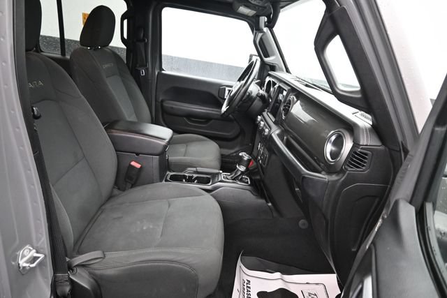 Used 2019 Jeep Wrangler Unlimited Sahara w/ Dual Top Group AWD/4WD image 8