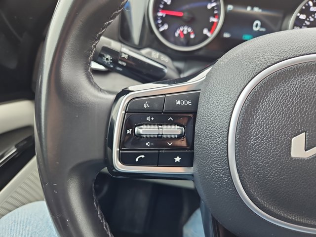 Used 2023 Kia Carnival EX FWD image 16