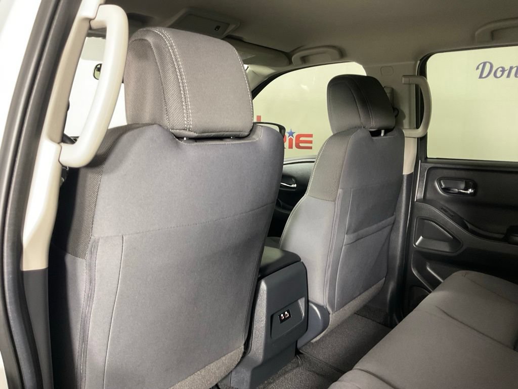 Used 2025 Nissan Frontier SV RWD image 15