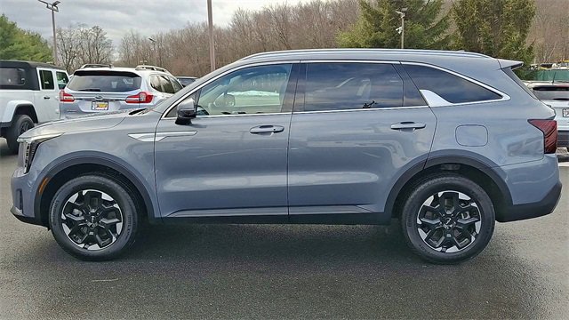 Used 2025 Kia Sorento S image 5