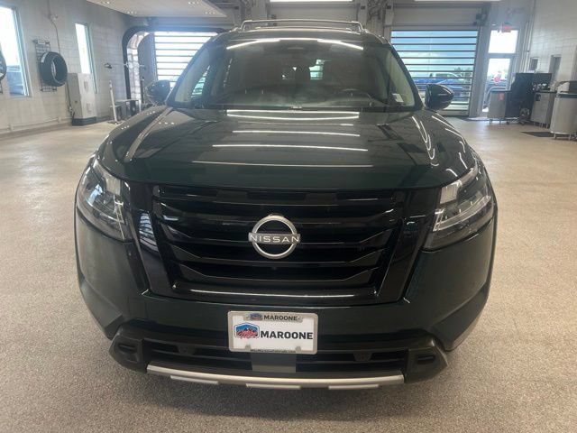 Used 2023 Nissan Pathfinder Platinum AWD/4WD image 2