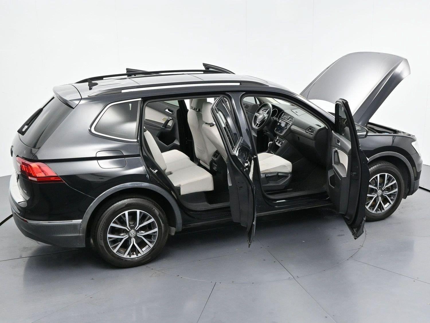 Used 2020 Volkswagen Tiguan SE w/ Panoramic Sunroof Package FWD image 40