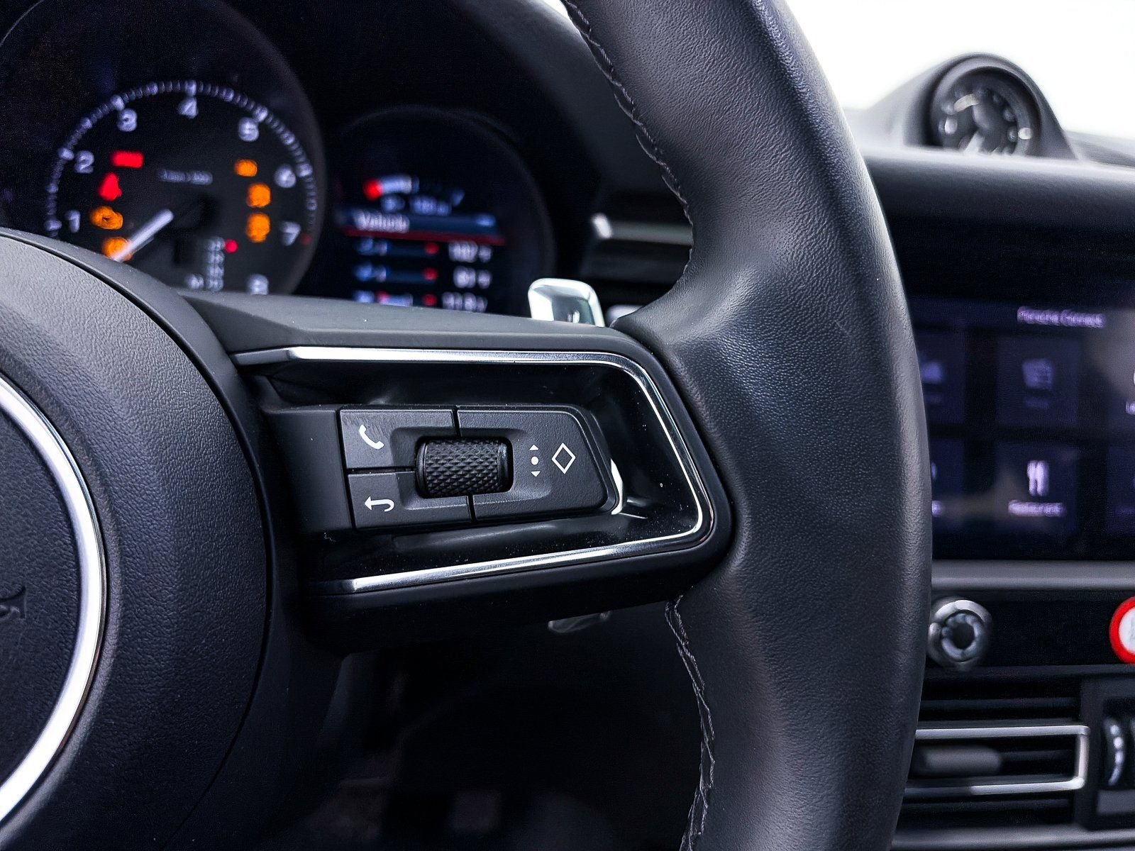 Used 2024 Porsche Macan image 34