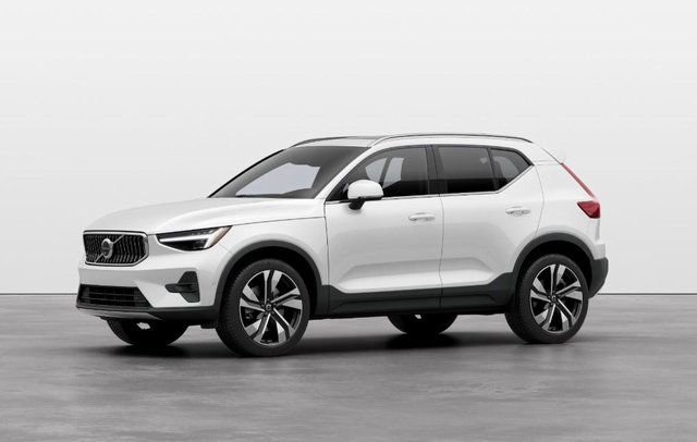 New 2025 Volvo XC40 B5 Plus w/ Protection Package Premier image 4